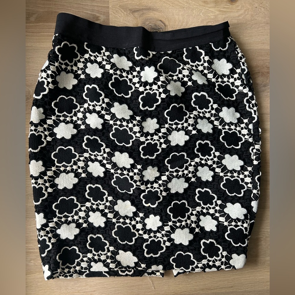 Ann Taylor Black and White Floral Pencil Skirt